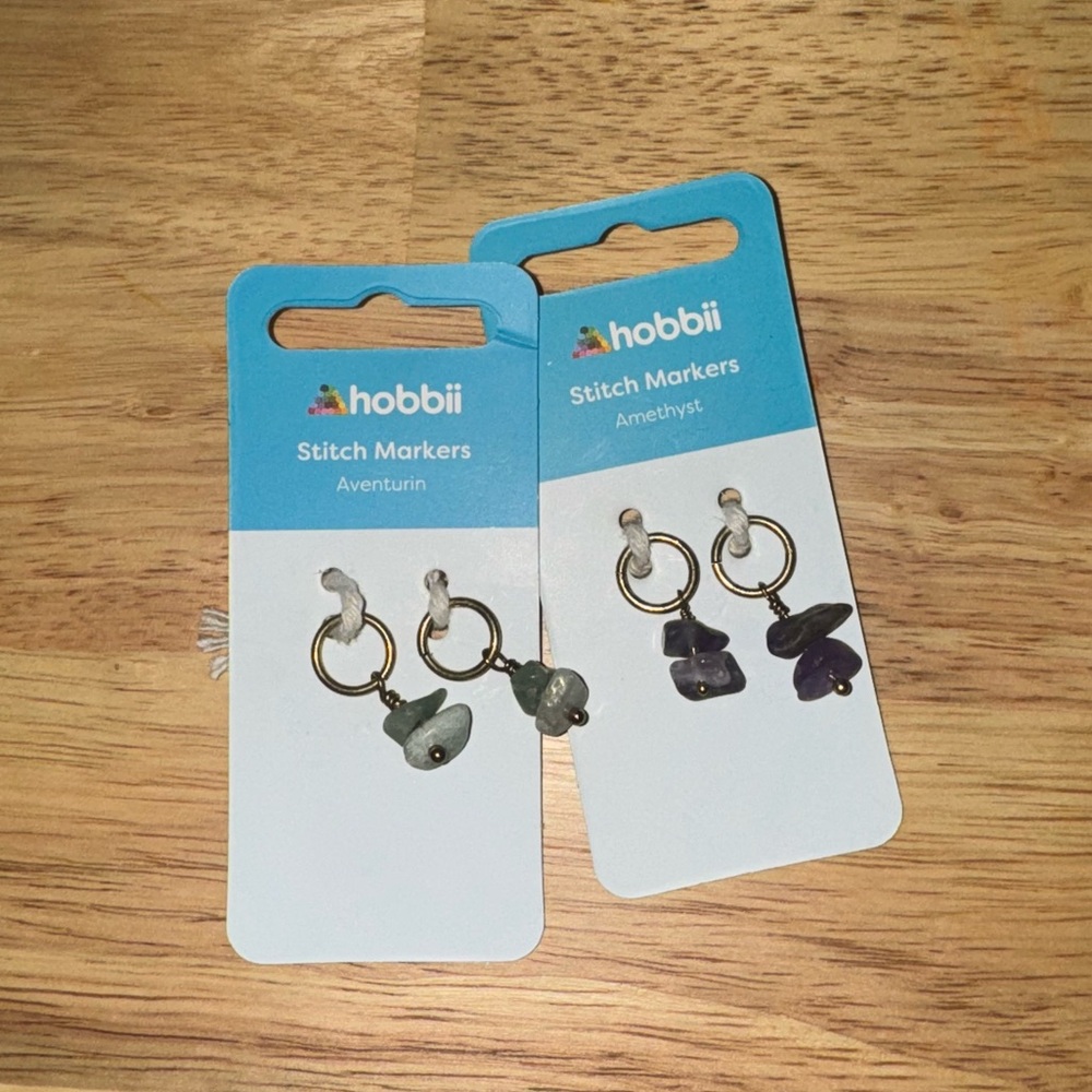 Hobbii Crystal Stitch Markers Set – Aventurine & Amethyst – New